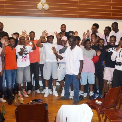 Photo 5958381668903536136 Y